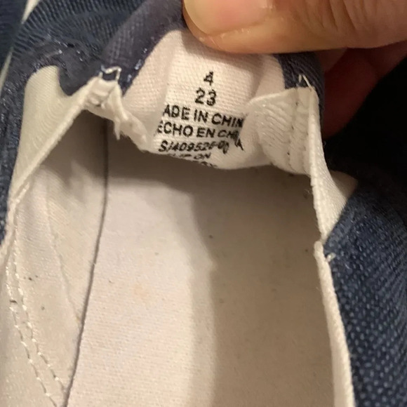 OLD NAVY Gender Neutral Slip-On Sneakers in Chambray - Picture 5 of 7